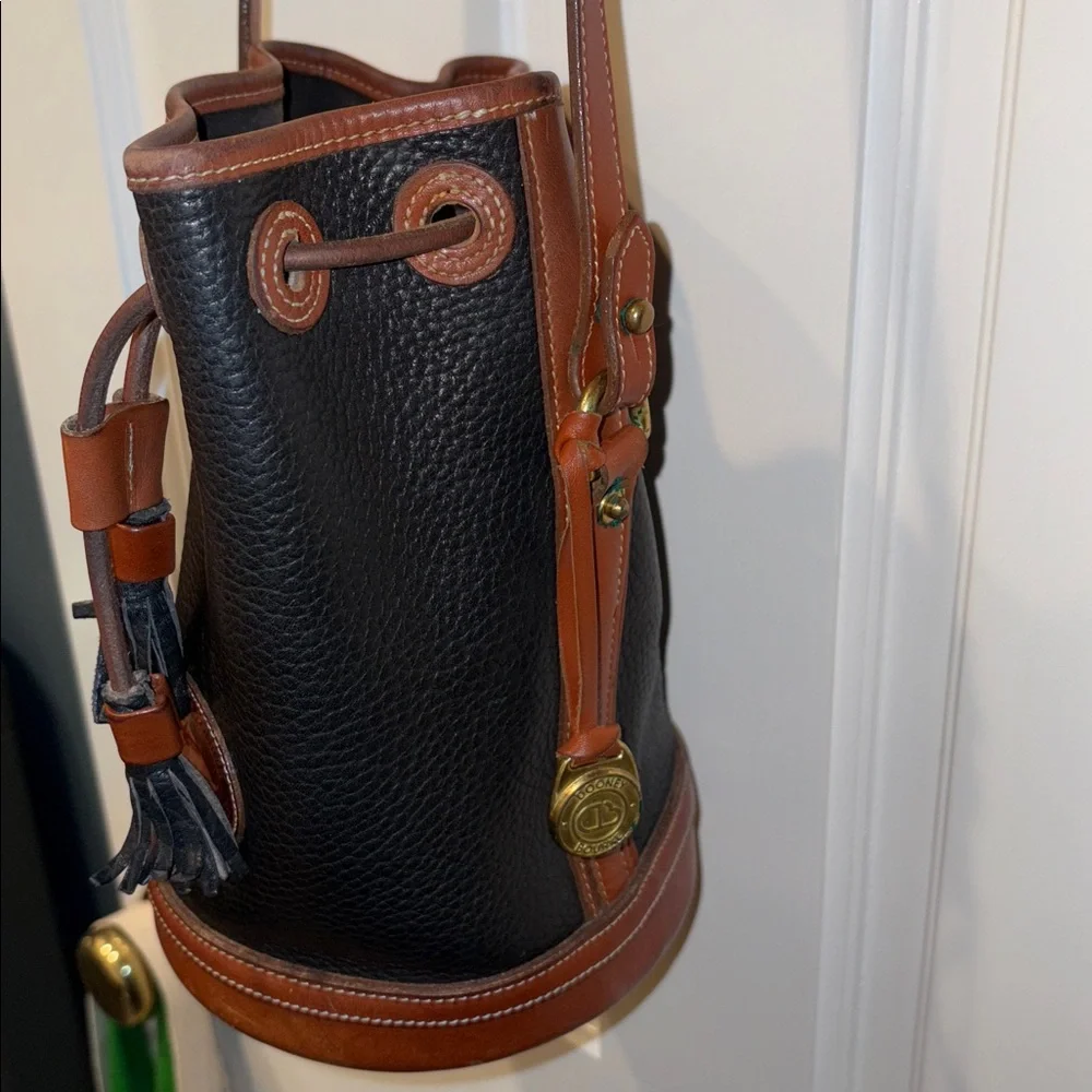 Vintage Dooney & Bourke All-Weather Leather drawstring bucket bag - Picture 5 of 9